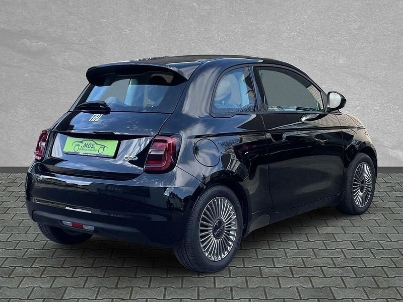 Gebraucht Fiat 500e Icon 69 kW (95 PS) 2022 Onyxschwarz Kleinwagen