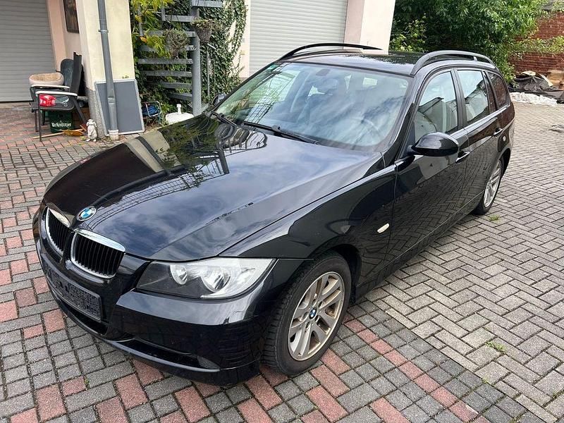 Schwarz Gebraucht 2008 BMW 318 Kombi | 2.490 € (Guter Preis) - Bild 1/4
