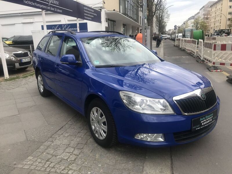 Dynamicblau Gebraucht 2010 Skoda Octavia Ambiente Kombi | 7.970 € (Fairer Preis) - Bild 1/4