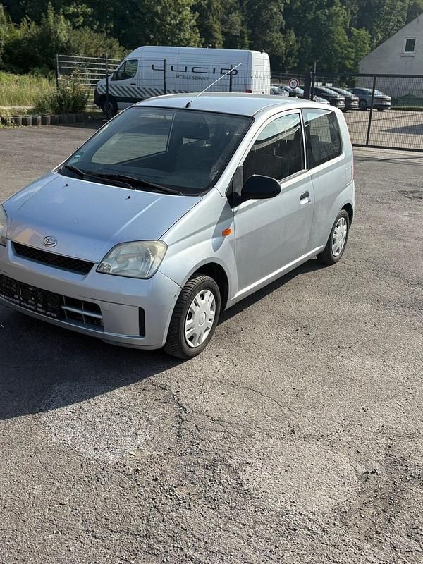 Silber Gebraucht 2003 Daihatsu Cuore Kleinwagen | 1.100 € (Fairer Preis) - Bild 1/4