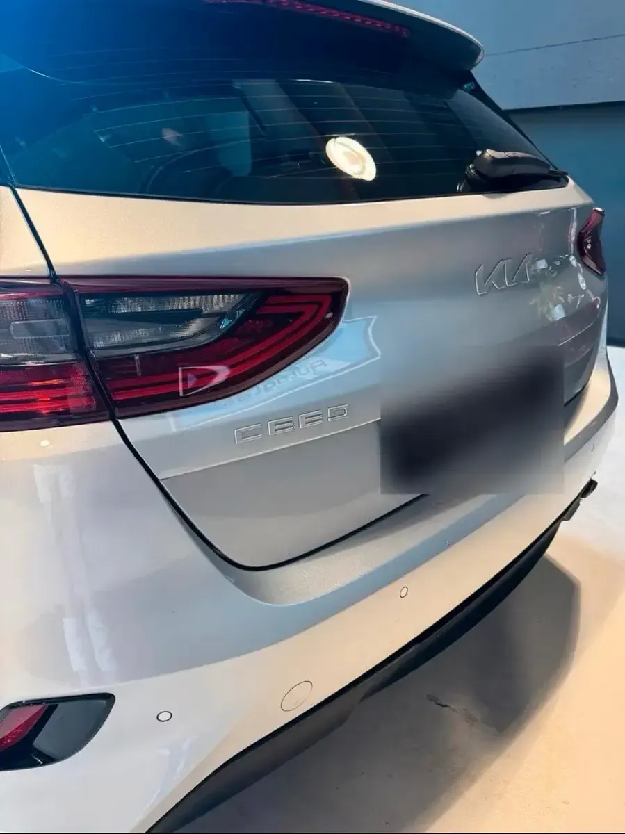 Gebraucht Kia Ceed Spirit 160 PS (117 kW) 2022 Silber Kleinwagen