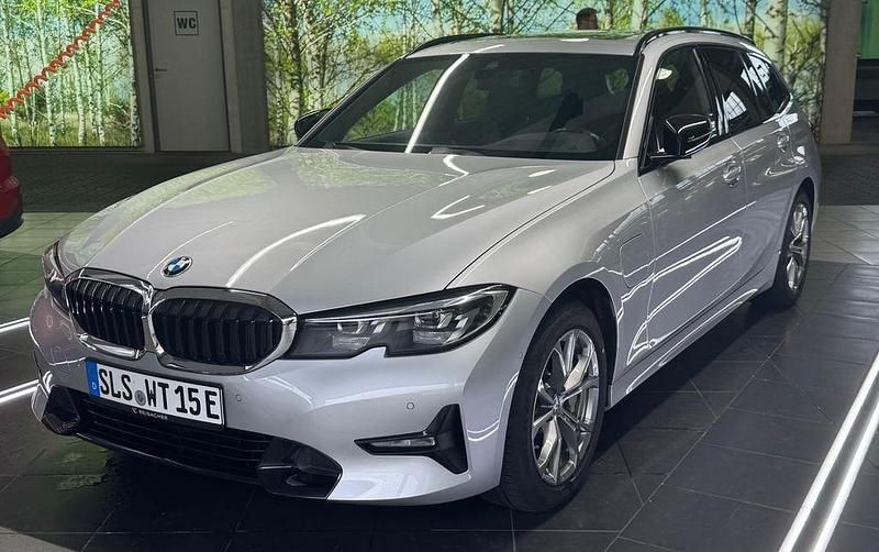 Silber Gebraucht 2020 BMW 330e Advantage Kombi | 30.990 € (Teuer) - Bild 1/4