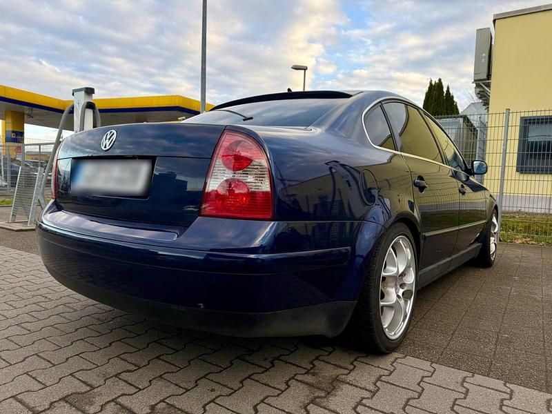 Usata VW Passat 101 CV (74 kW) 2003 Blu Berlina