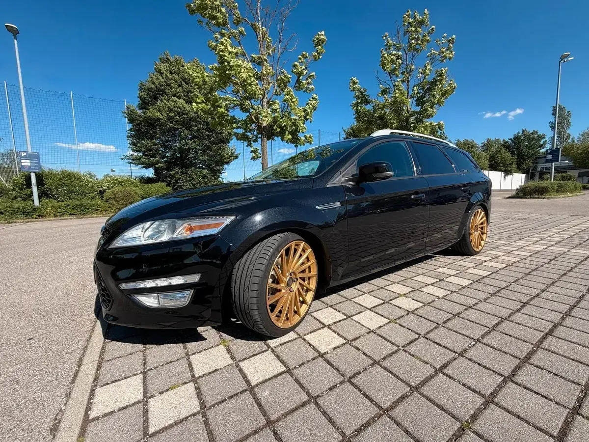 Gebraucht Ford Mondeo 140 PS (102 kW) 2011 Schwarz Limousine