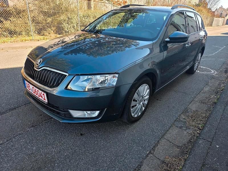 Gebraucht Skoda Octavia 105 PS (77 kW) 2015 Grau Kleinwagen