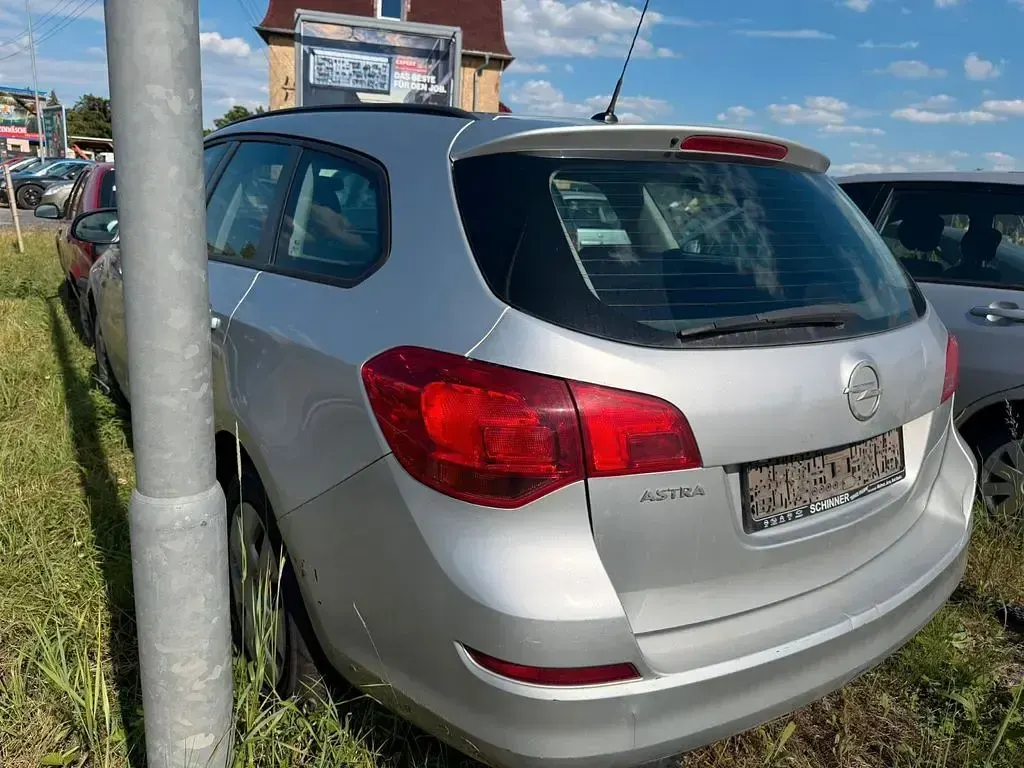Gebraucht Opel Astra Design Edition 120 PS (88 kW) 2011 Silber Kombi