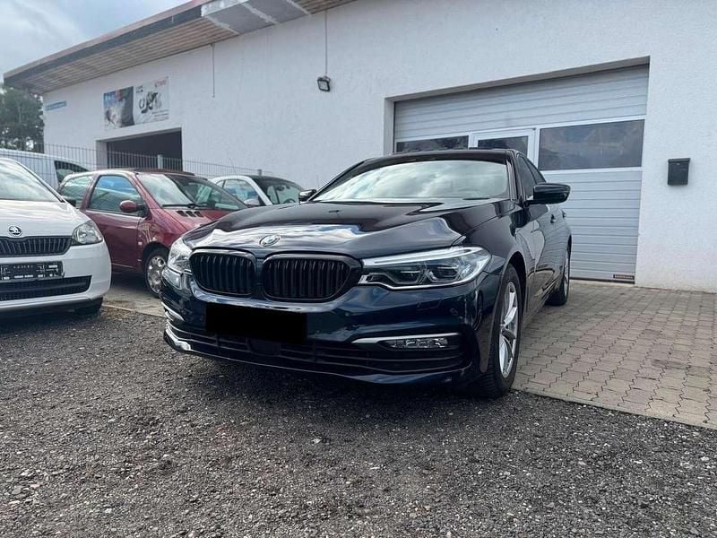 Gebraucht BMW 530 Sport Line 265 PS (194 kW) 2017 Blau Limousine