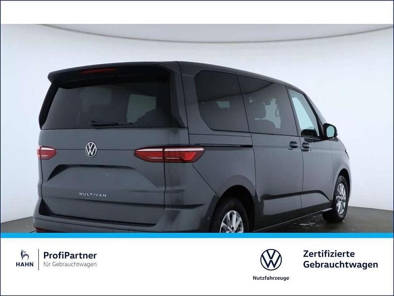 Gebraucht VW Multivan Life 150 PS (110 kW) 2024 Grau Van