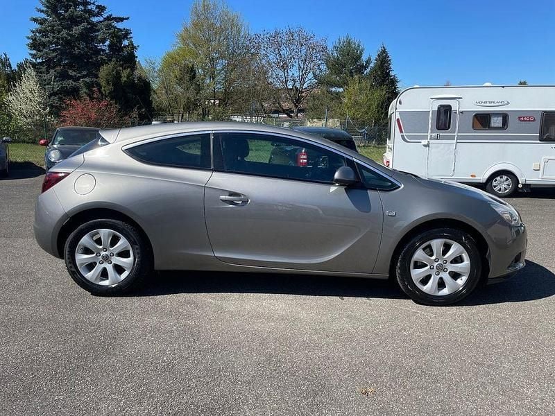 Gebraucht Opel Astra GTC 140 PS (102 kW) 2016 Beige Coupé