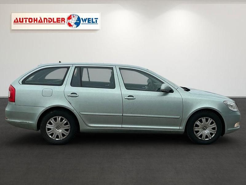 Gebraucht Skoda Octavia Ambiente 102 PS (75 kW) 2009 Grün Kombi