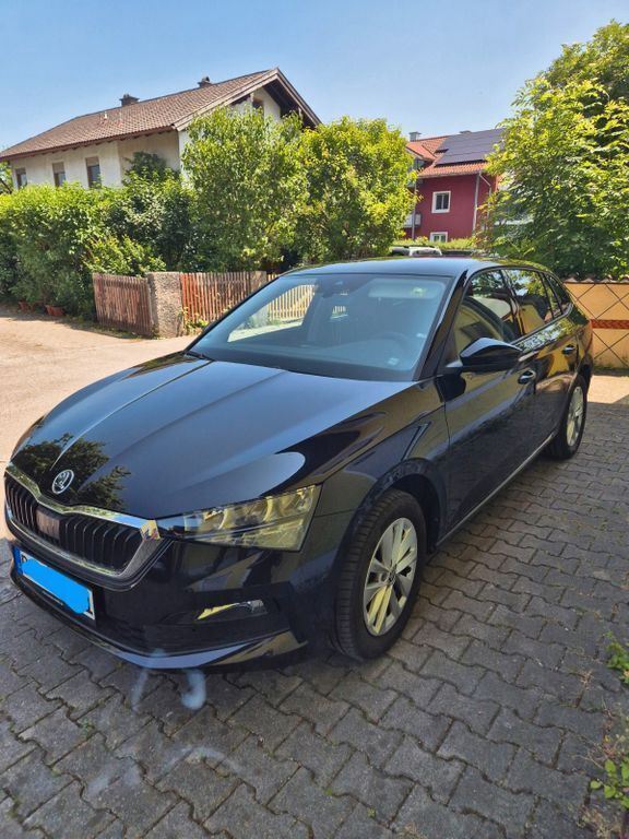 Schwarz Gebraucht 2023 Skoda Scala Ambition Kleinwagen | 17.990 € (Guter Preis) - Bild 1/4