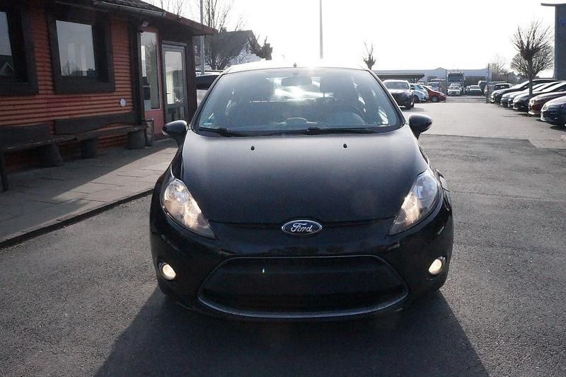 Gebraucht Ford Fiesta Trend 95 PS (69 kW) 2011 Schwarz Kleinwagen