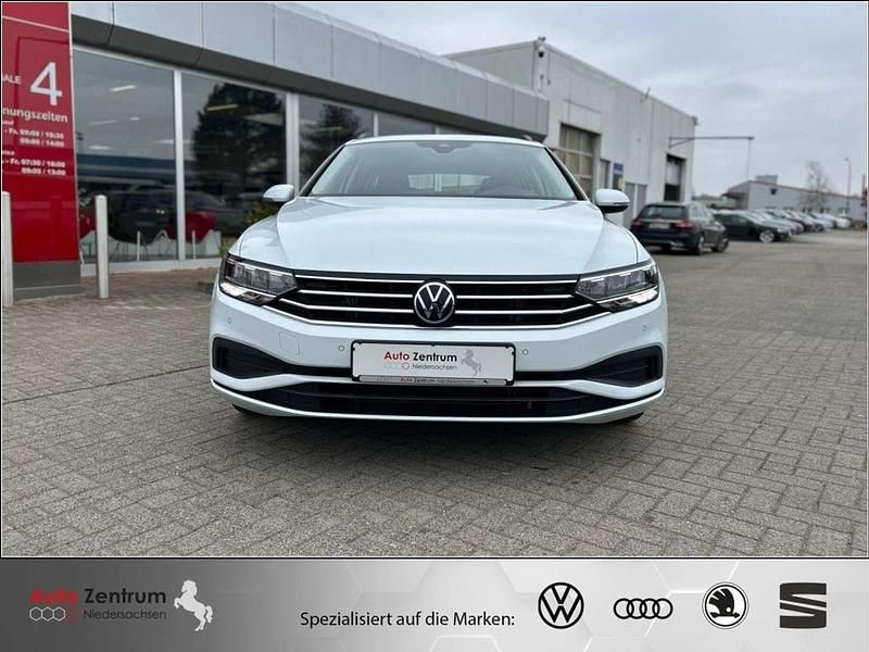 Gebraucht VW Passat Conceptline 150 PS (110 kW) 2022 Weiß Kombi