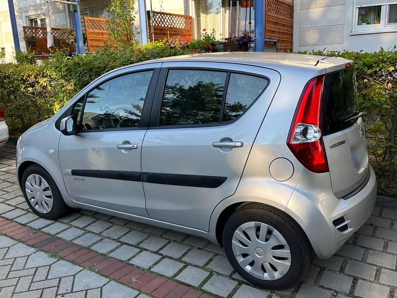 Gebraucht Suzuki Splash 94 PS (69 kW) 2014 Silber Kleinwagen