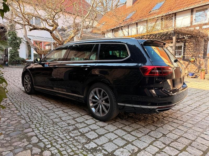 Gebraucht VW Passat Highline 241 PS (177 kW) 2016 Schwarz Kombi