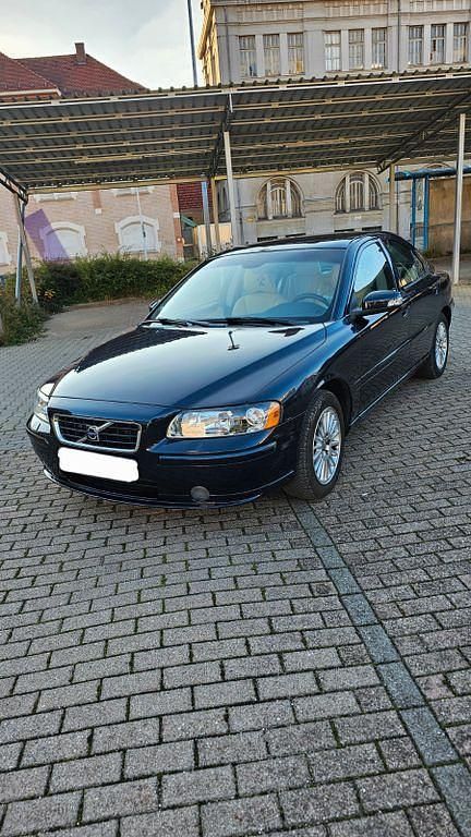 Weiß Gebraucht 2008 Volvo S60 Momentum Limousine | 5.800 € (Etwas zu teuer) - Bild 1/4