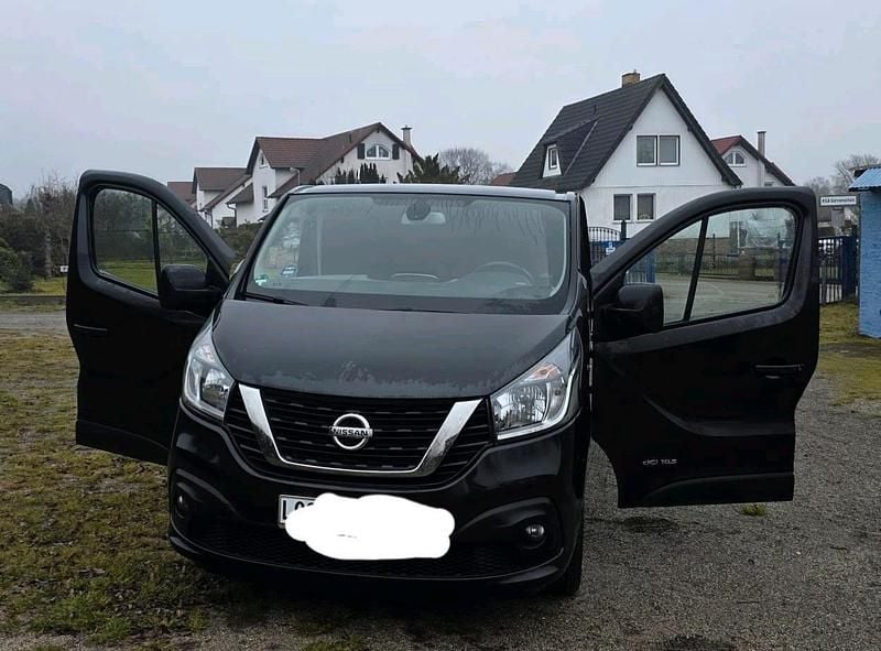 Schwarz Gebraucht 2017 Nissan NV300 Premium Edition Van | 15.500 € (Fairer Preis) - Bild 1/4