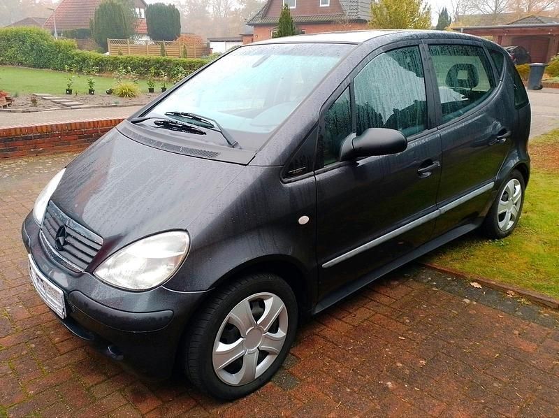 Schwarz Gebraucht 2001 Mercedes A140 Classic Limousine | 690 € - Bild 1/4