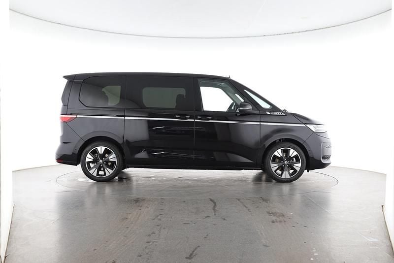 Second-hand VW Multivan Style 150 CP (110 kW) 2026 Negru Monovolum