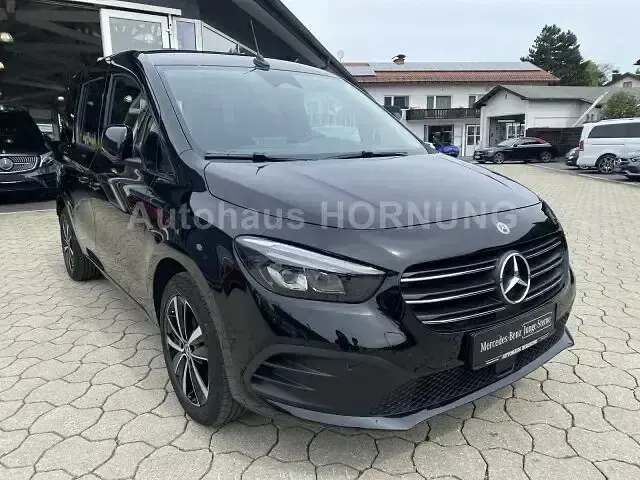 Gebraucht Mercedes T180 Progressive 131 PS (96 kW) 2024 Schwarz Van / Kleinbus