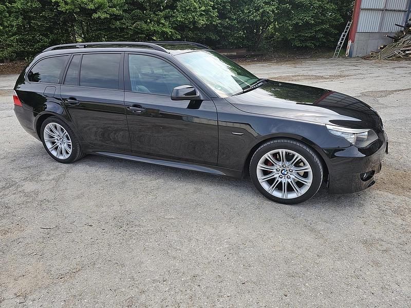 Gebraucht BMW 525 M Sport 197 PS (144 kW) 2010 Schwarz Kombi