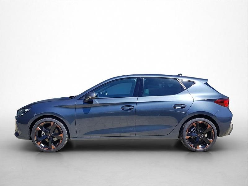 Neu Cupra Leon 150 PS (110 kW) 2025 Magneticgrau (s7s7) Limousine