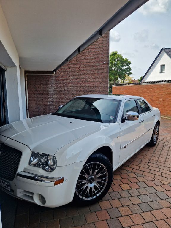 Weiß Gebraucht 2009 Chrysler 300C Limousine | 7.000 € (Fairer Preis) - Bild 1/4