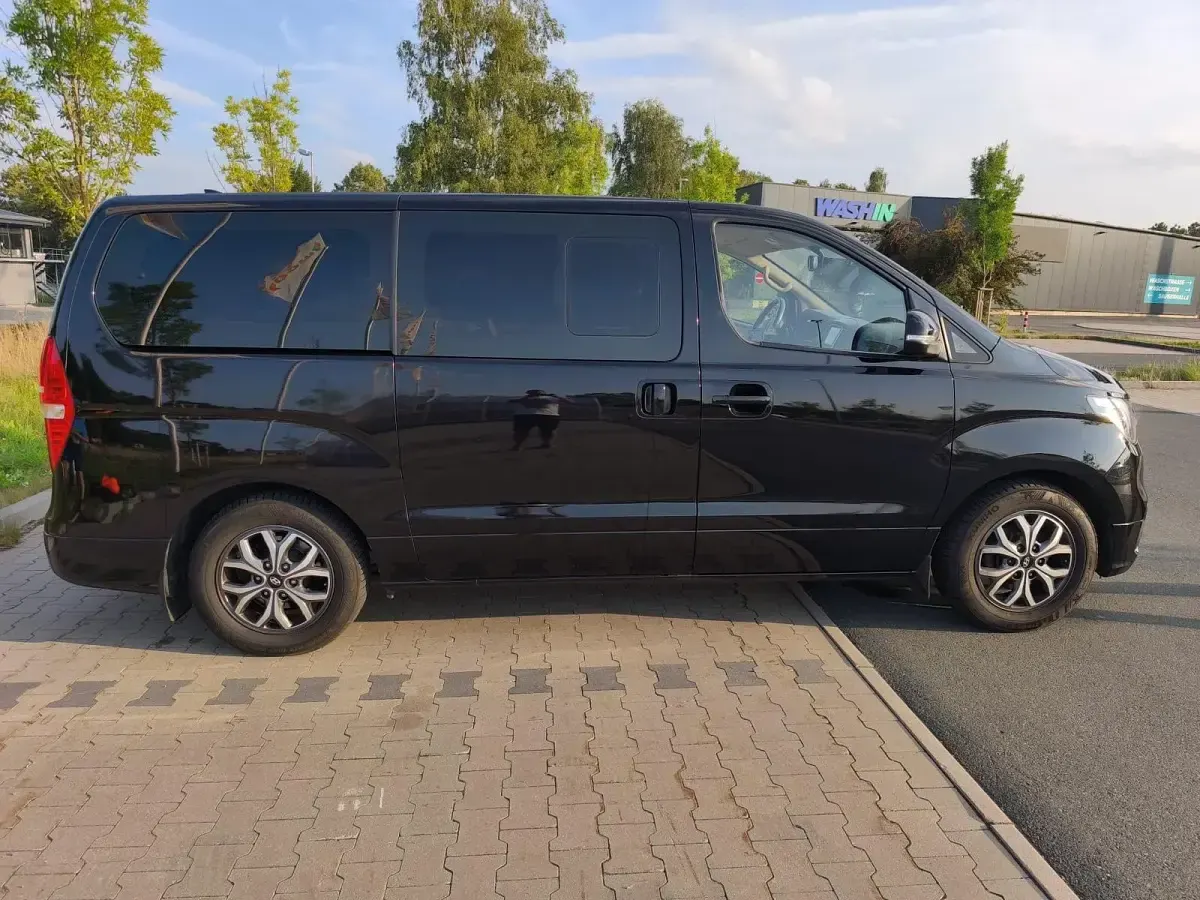 Gebraucht Hyundai H-1 170 PS (125 kW) 2019 Schwarz Van / Kleinbus