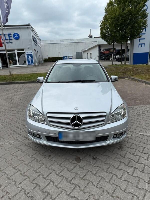 Silber Gebraucht 2010 Mercedes C180 Avantgarde Limousine | 10.000 € - Bild 1/4