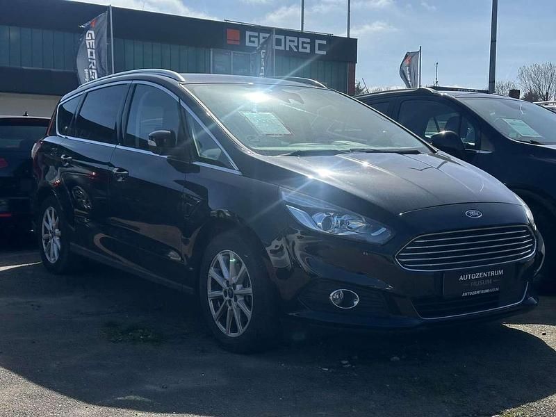 Second-hand Ford S-MAX Titanium 150 CP (110 kW) 2017 Negru Monovolum