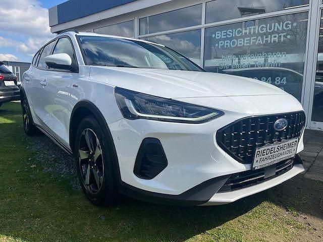 Gebraucht Ford Focus Active X 116 PS (85 kW) 2023 Weiß Limousine