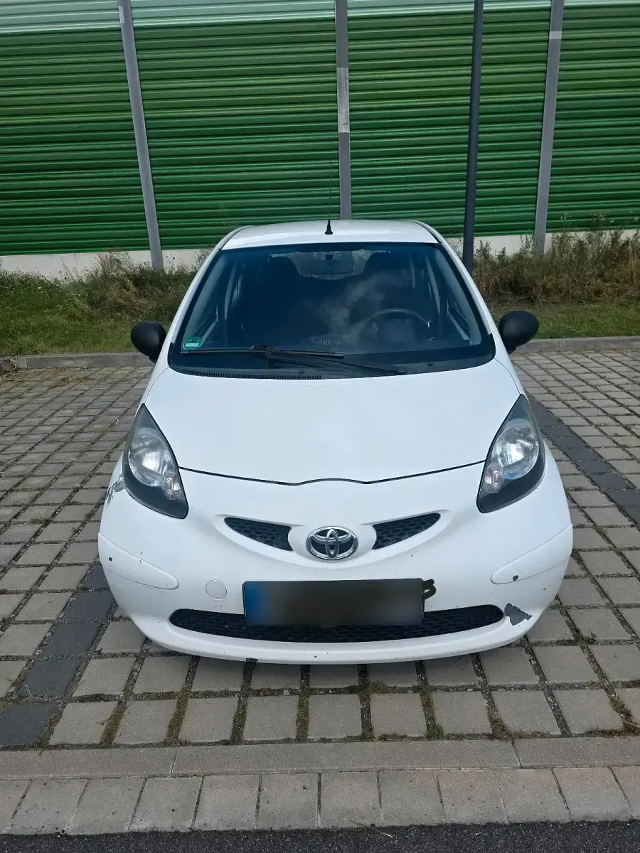 Gebraucht Toyota Aygo 68 PS (50 kW) 2009 Weiß Kleinwagen