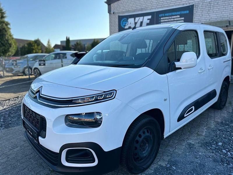 Weiß Gebraucht 2020 Citroën Berlingo Feel Van / Kleinbus | 12.990 € (Guter Preis) - Bild 1/4