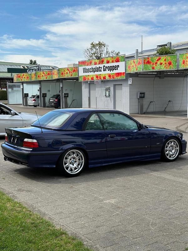 Blau Gebraucht 1995 BMW 323 Cabriolet M Sport Cabrio | 11.000 € - Bild 1/4