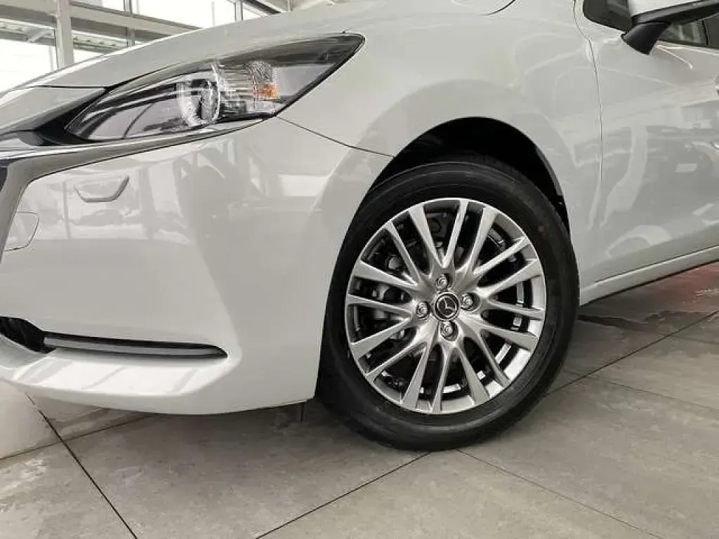 Gebraucht Mazda 2 Kizoku 90 PS (66 kW) 2021 Ceramic (metallic) Kleinwagen