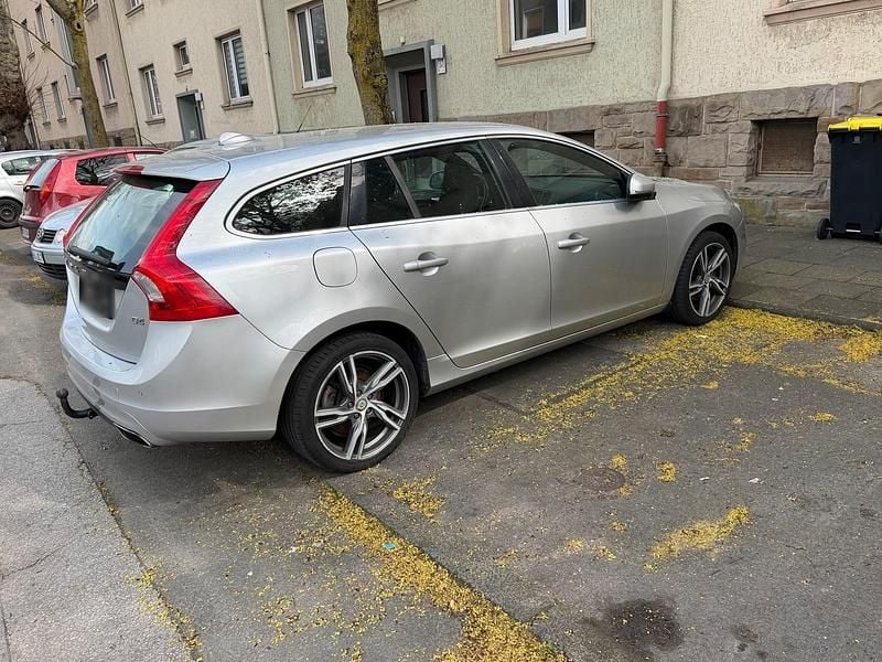 Gebraucht Volvo V60 190 PS (139 kW) 2015 Silber Kombi