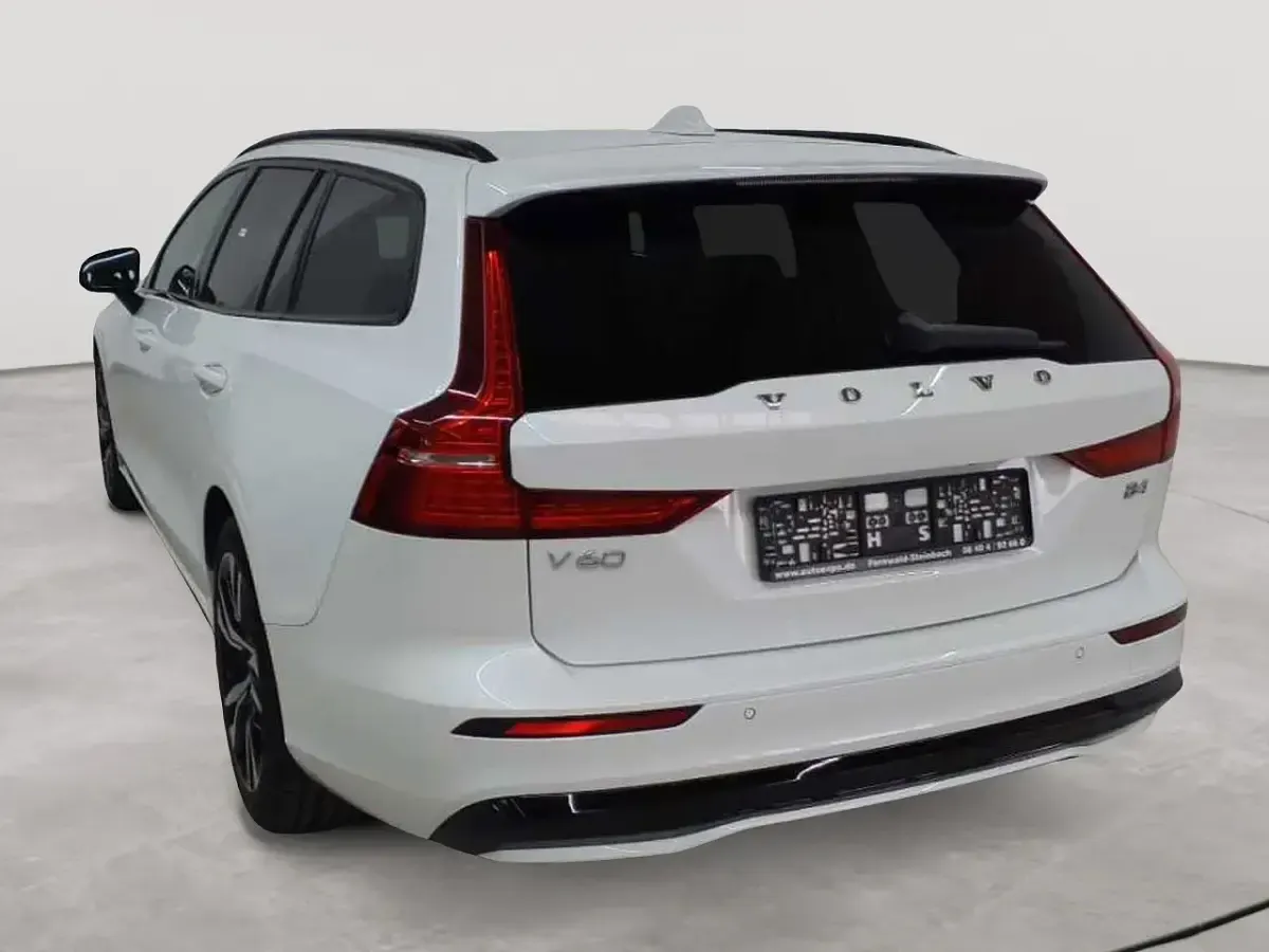 Gebraucht Volvo V60 Plus 197 PS (144 kW) 2023 Crystal weißperleffekt Kombi