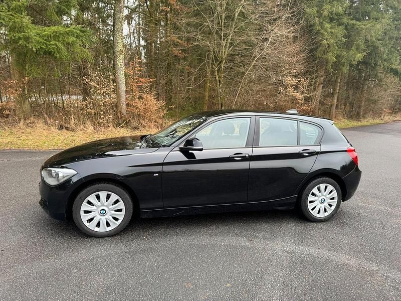 Gebraucht BMW 114 102 PS (75 kW) 2014 Schwarz Kleinwagen