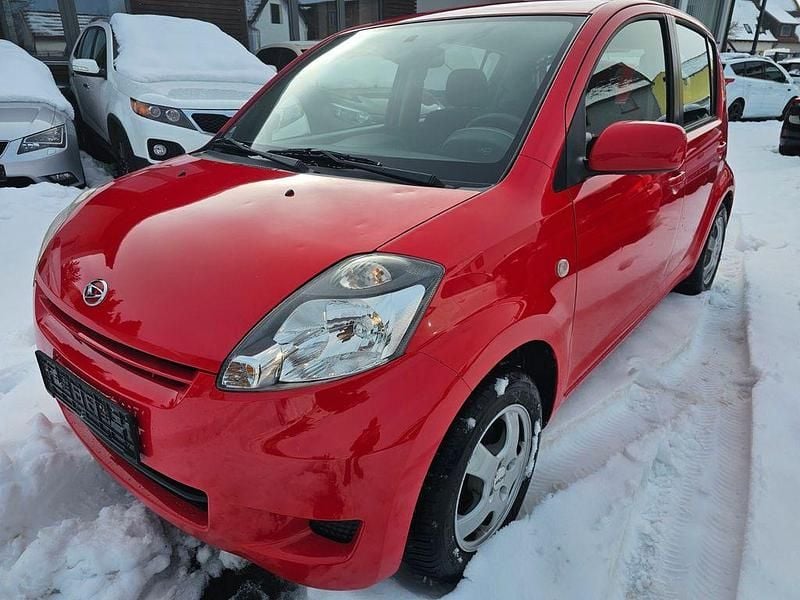 Rot Gebraucht 2009 Daihatsu Sirion Kleinwagen | 1.799 € (Guter Preis) - Bild 1/4