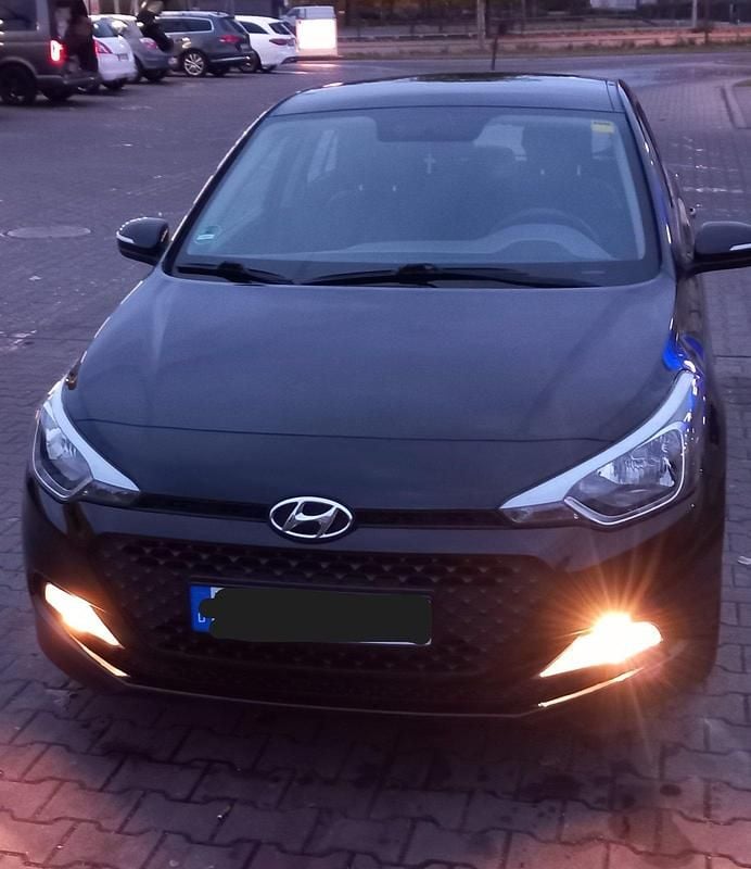 Schwarz Gebraucht 2017 Hyundai i20 GO! Kleinwagen | 6.800 € (Fairer Preis) - Bild 1/4