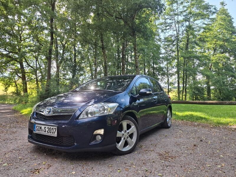 Blau Gebraucht 2010 Toyota Auris Hybrid Limousine | 5.800 € (Fairer Preis) - Bild 1/4