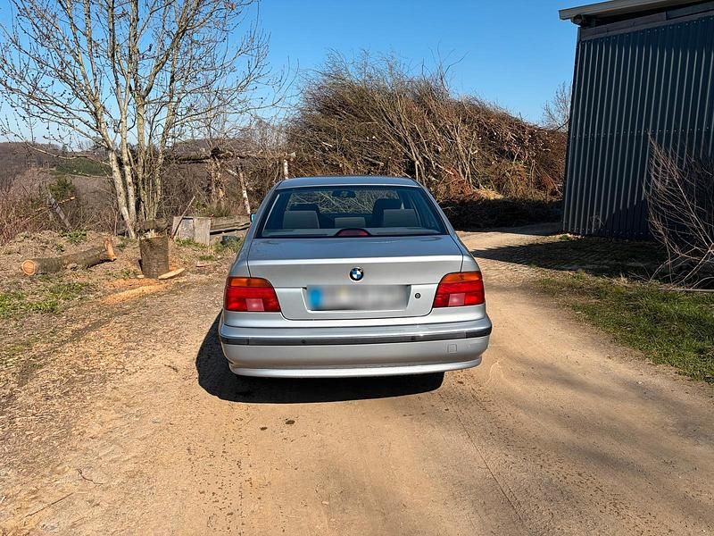 Gebraucht BMW 520 150 PS (110 kW) 1998 Silber Limousine