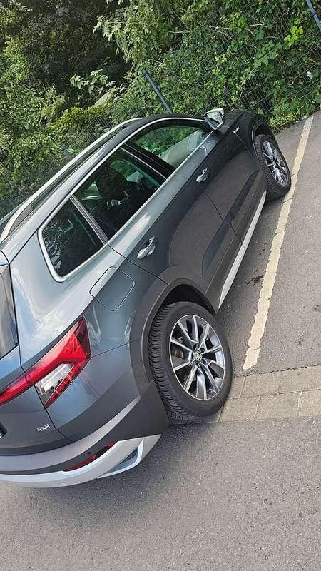 Grau Gebraucht 2019 Skoda Karoq Soleil SUV | 23.000 € (Superpreis) - Bild 1/4