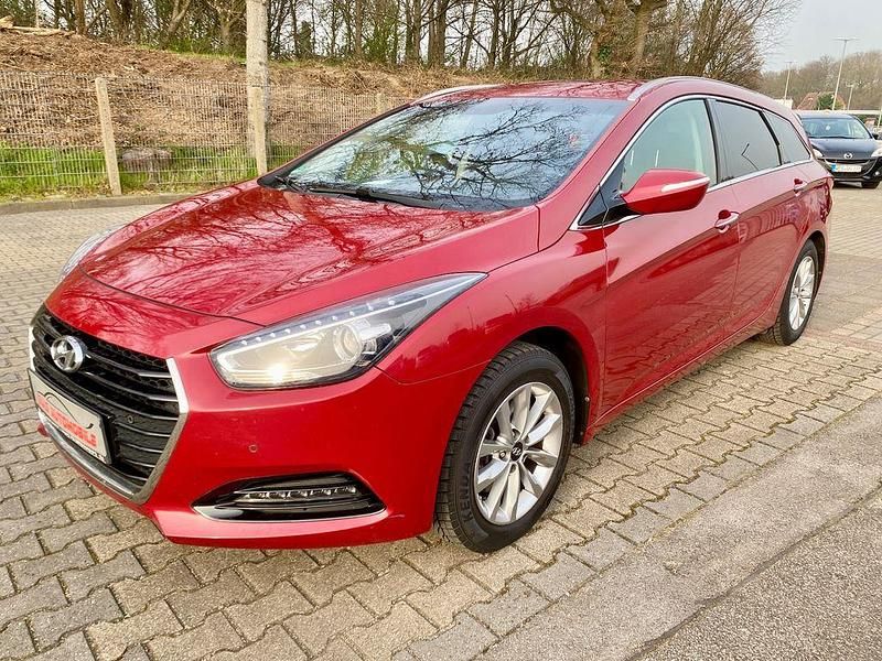 Gebraucht Hyundai i40 Trend 116 PS (85 kW) 2016 Rot Kombi