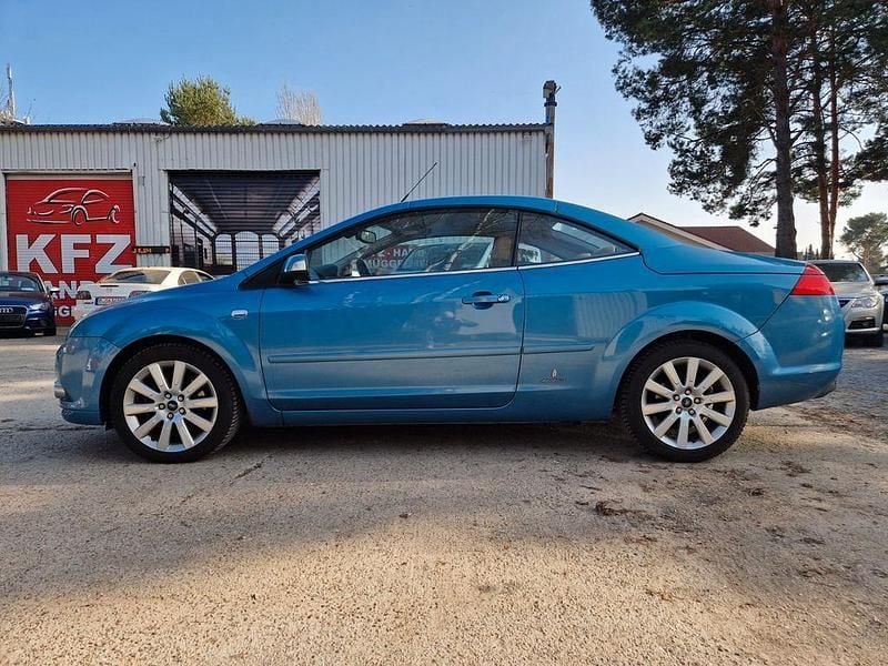 Second-hand Ford Focus Titanium 145 CP (106 kW) 2007 Albastru Cabrio