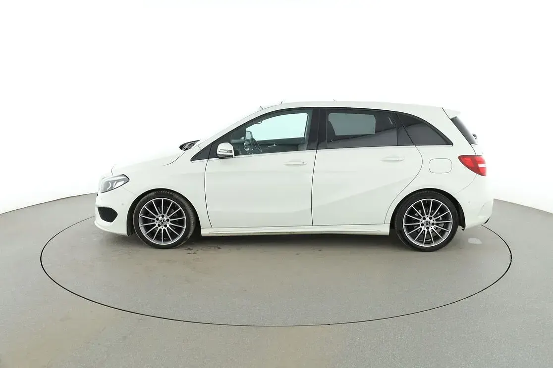 Gebraucht Mercedes B200 AMG line 136 PS (100 kW) 2017 Weiß Kleinwagen