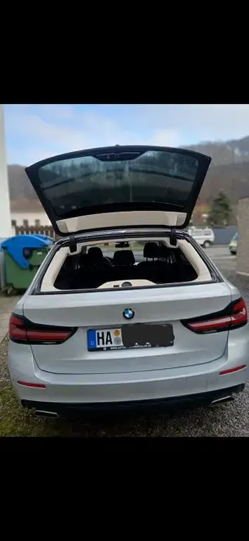 Używany BMW 530 286 KM (210 kW) 2021 Srebrny Kombi