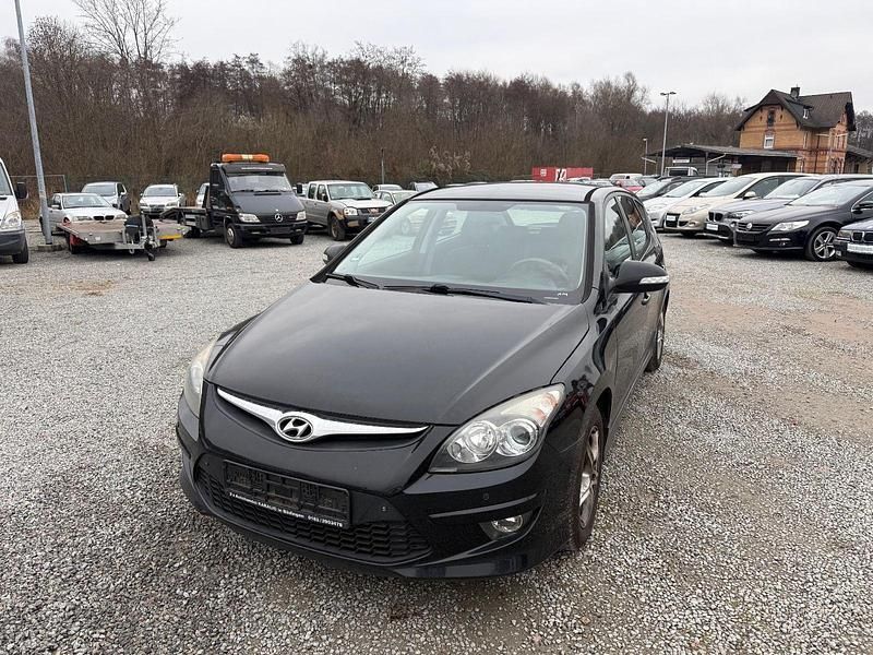 Schwarz Gebraucht 2011 Hyundai i30 Edition Kleinwagen | 3.300 € (Fairer Preis) - Bild 1/4