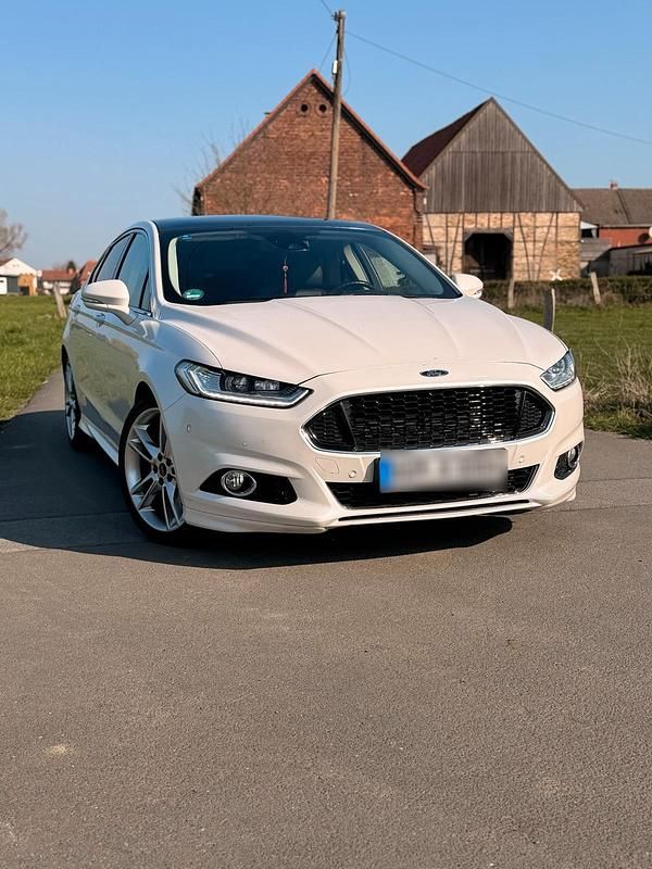 Gebraucht Ford Mondeo Titanium 210 PS (154 kW) 2016 Weiß Limousine