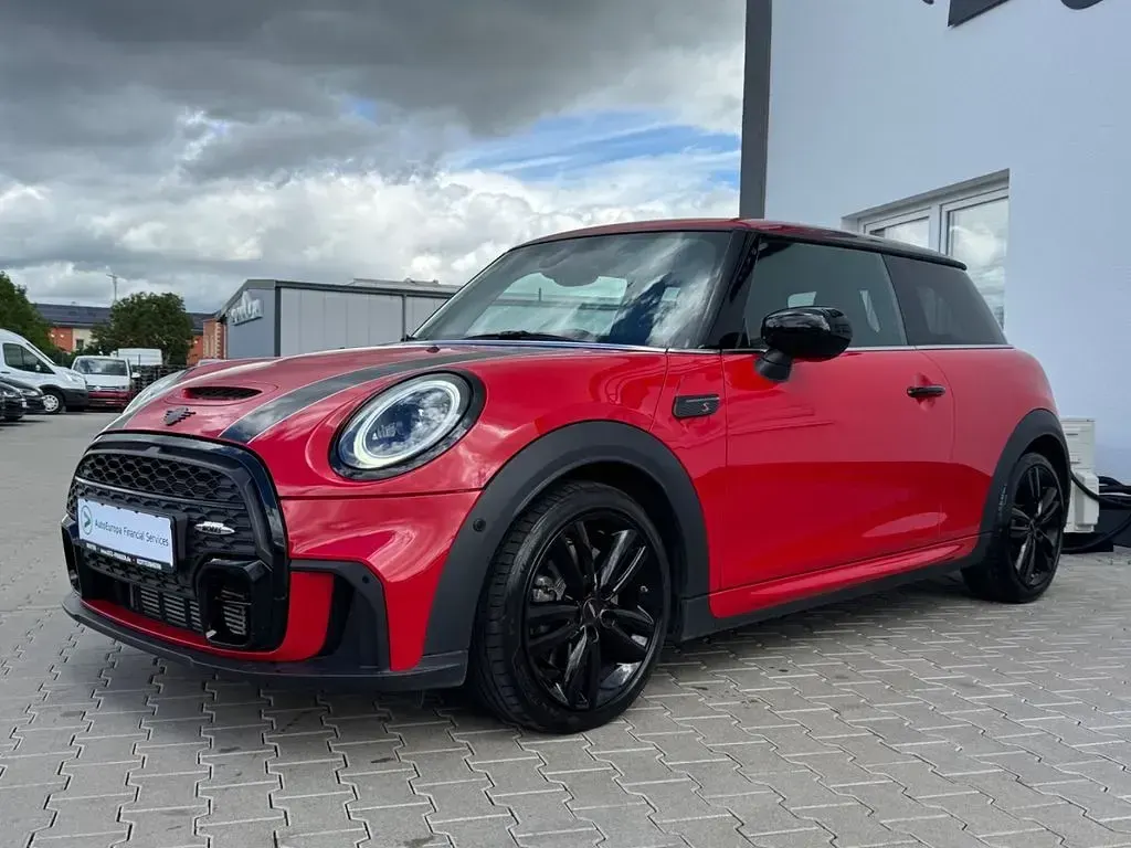 Gebraucht Mini John Cooper Works 178 PS (130 kW) 2024 Chili (solar) red Kleinwagen